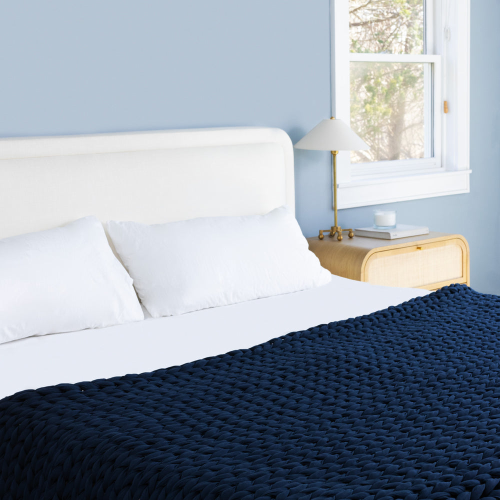 blue color ocean hugger on bed - 20 lbs