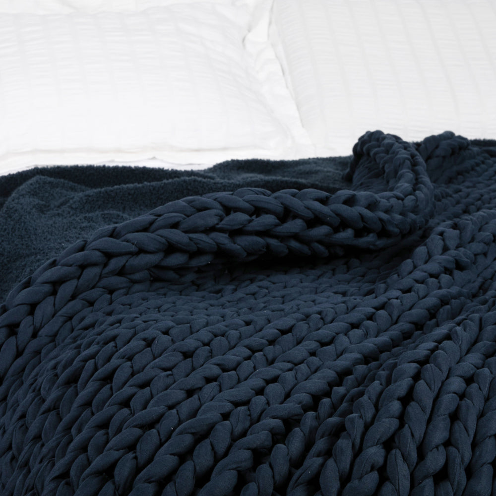 bearaby Blue Napper with plush knit