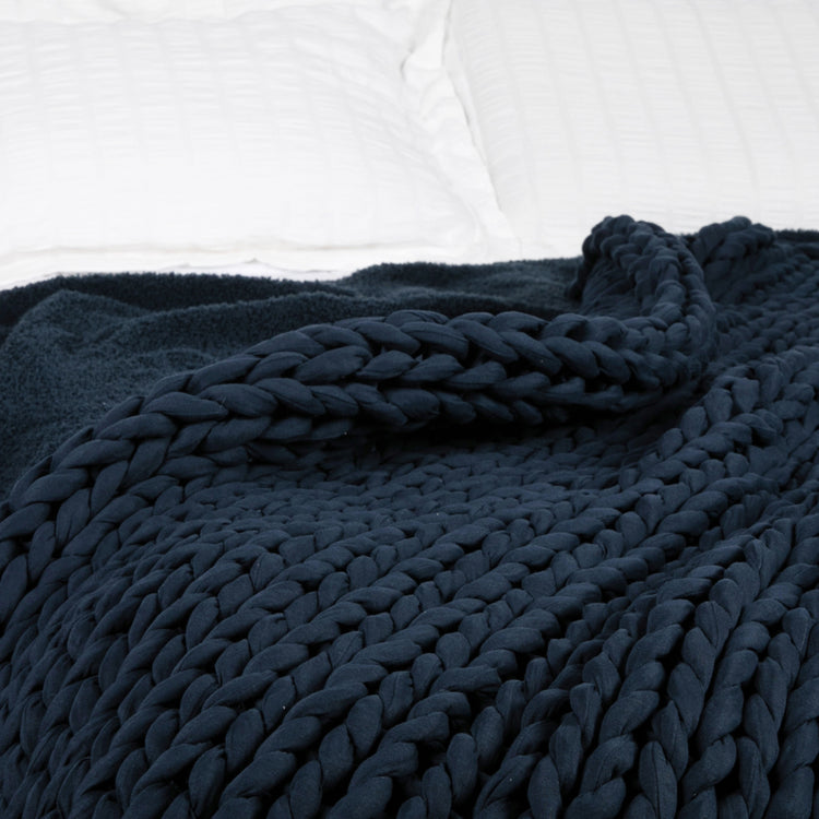 bearaby Blue Napper with plush knit
